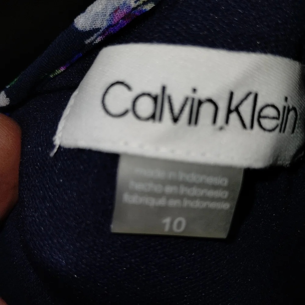 Calvin Klein NWT navy floral dress size 10, loose fit sheer sleeves